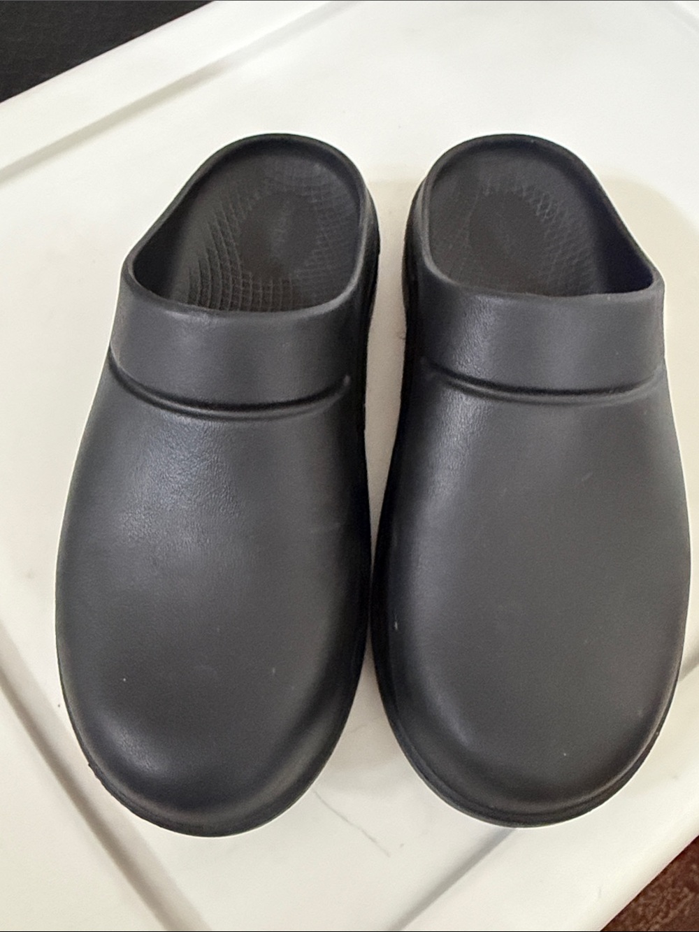 OOFOS Black Slip-On Clogs